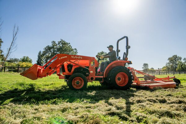 LA526 FRONT LOADER W 2 LEVER QUICK ATTACH 66" BUCKET - Image 2