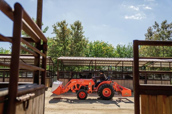 LA526 FRONT LOADER W 2 LEVER QUICK ATTACH 66" BUCKET - Image 3