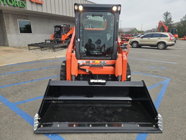 NEW KUBOTA SSV65 TRAILER PACKAGE - Image 2